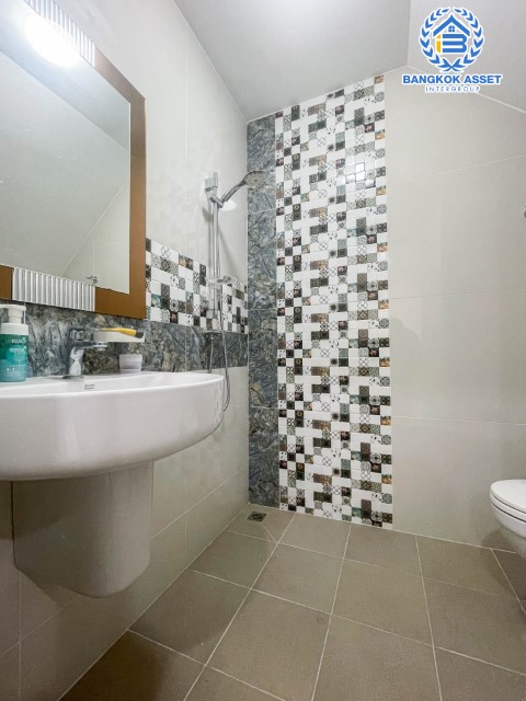 *****ทาวน์โฮมมือสองกรุงเทพมหานคร ม.โกลเด้นซิตี้ สาทร เนื้อที่มากถึง 20.6 ตร.ว. ฟังก์ชันจัดเต็ม 4 ห้องนอน 4 ห้องน้ำ 2 ที่จอดรถ บ้านตกแต่งใหม่ พร้อมอยู่ แถมฟรี! 3 เครื่องปรับอากาศ ทำเลดี  5 นาทีถึงรถไฟฟ้าสายสีเขียว "สถานีวุฒากาศ" ห้ามพลาด!